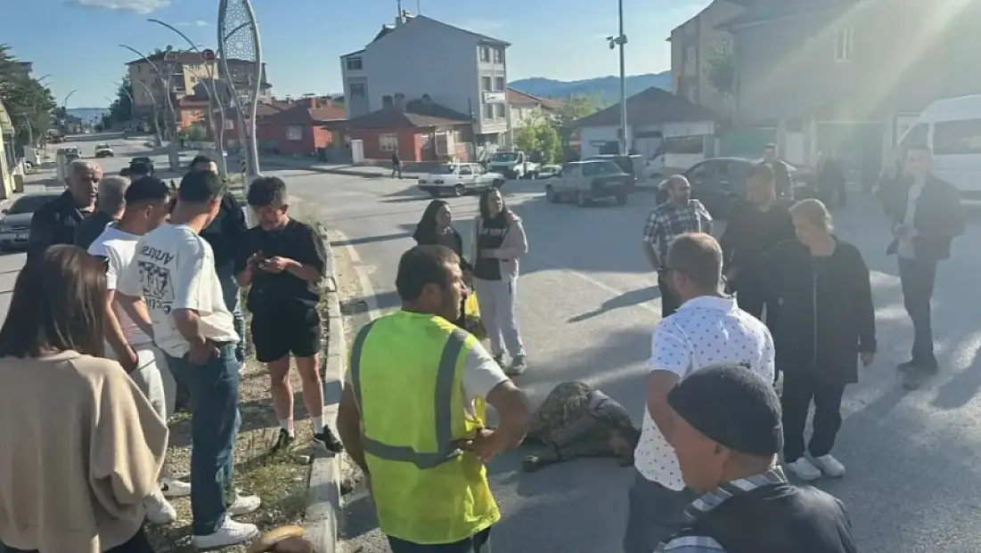 Emet'te Motosikletli Sürücü Yayaya Çarpıp Kaçtı