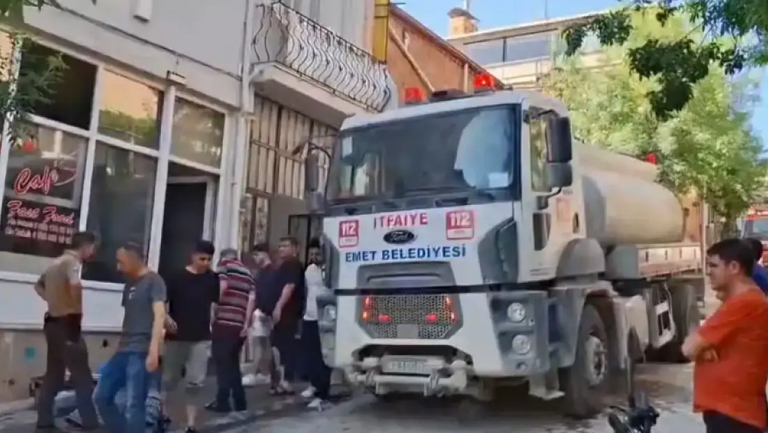 Emet'te Yangın! İş Yerinden Dumanlar Yükseldi