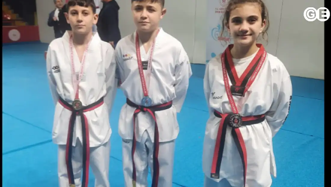 Taekwondo sporcuları ilçeye başarılarla döndüler