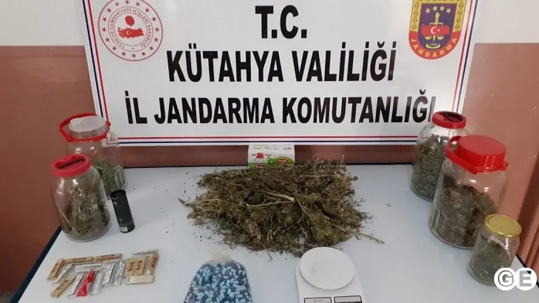 2.5 Kilo Kubar Esrar İle Yakalandılar