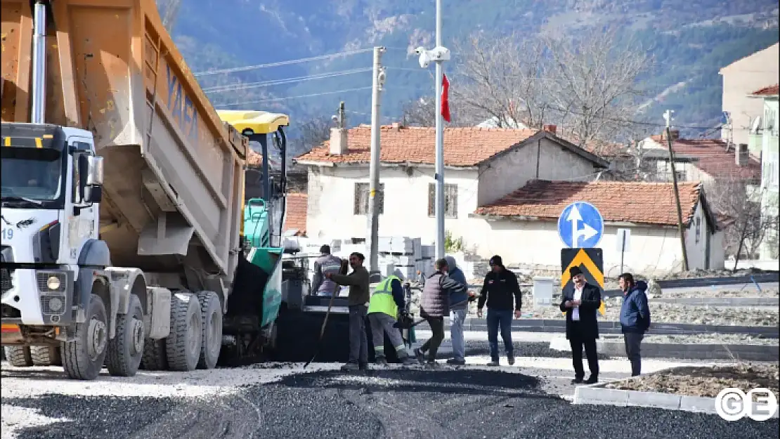 32 Günde 110 bin metre Asfalt atıldı