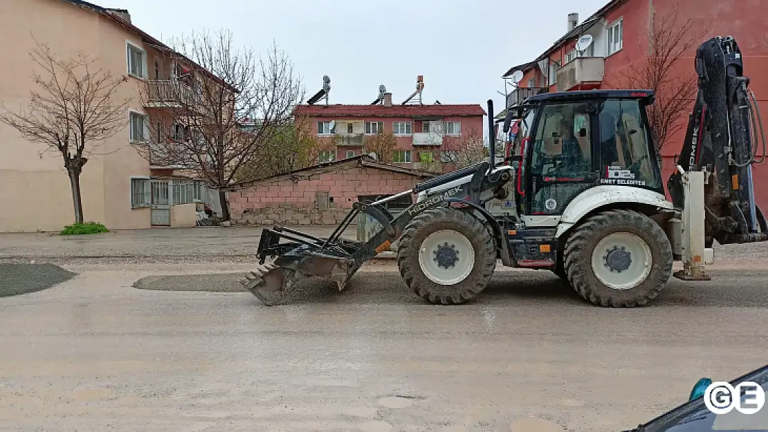 Aşırı Yağış ve Alt Yapı Çalışmaları Nedeniyle Bozluan Yollarda Mücadele