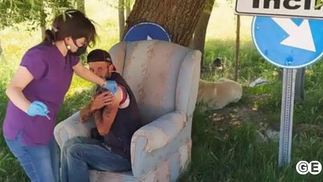 Bakan Koca Köyde Aşı  Olan Son Kişiyi Duyurdu