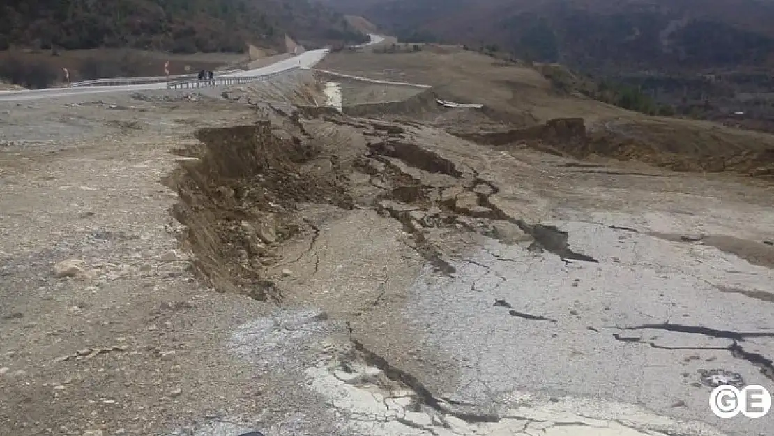 Başkan Ciner' Yol Kapanmadan Heyelan Bölgesine Müdahele Edilecek'