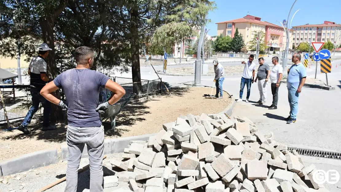 Başkan Koca Okullar Caddesine El Attı