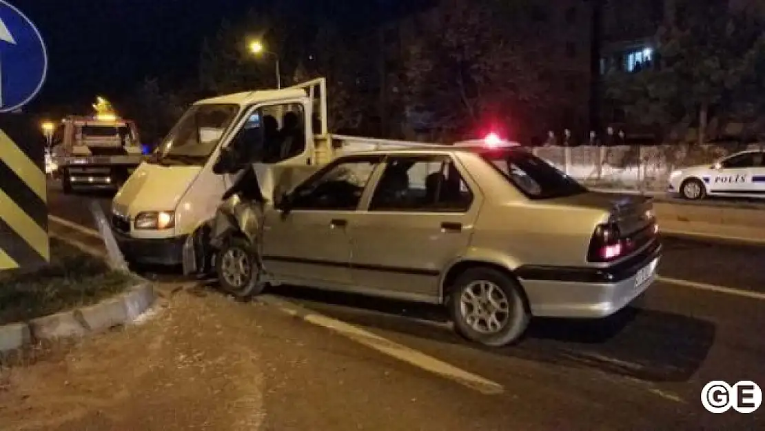 Çarpışan Araçlardan Kendini Kurtarmak İsterken Takla Attı