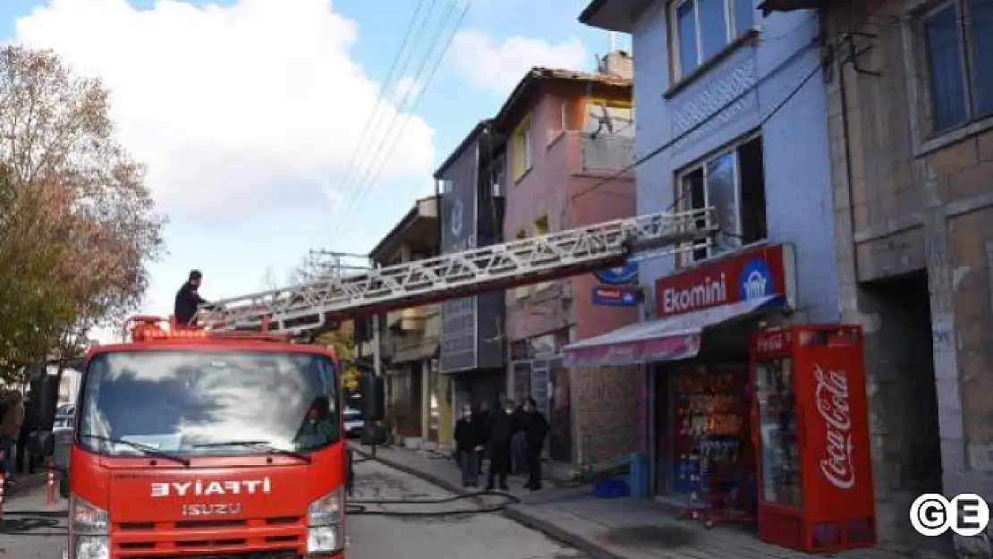 Çıkan Yangında Dumandan Etkilenen Kadını İtfaiye Kurtardı