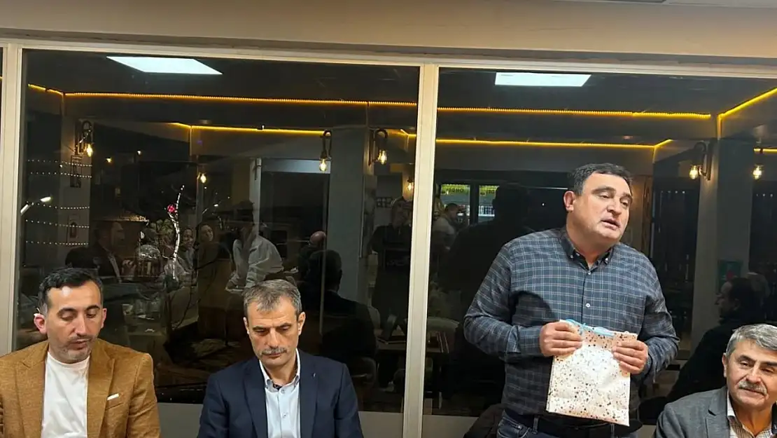 Emekli Öğretmene 'İftarlı Veda'