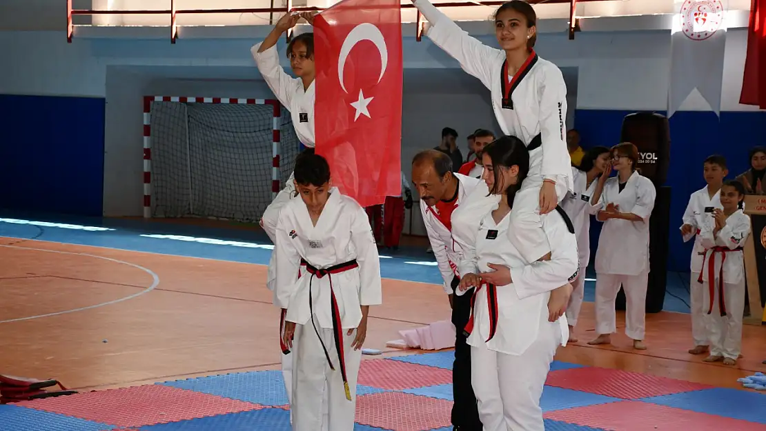 Emet 19 Mayıs'ta Meydan Gençlerin