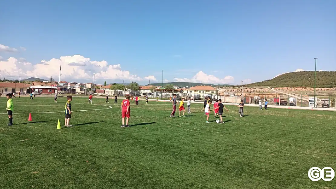 Emet Belediyesi Futbol Okulu 120 Öğrenciyle Antrenmanlara Başladı