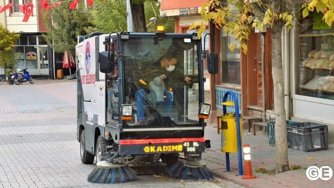 Emet Belediyesi Yol Süpürme Aracı Hizmette