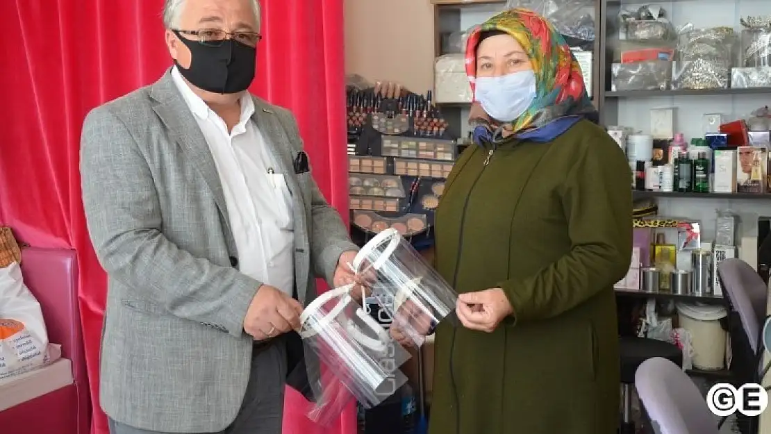 Emet Belediyesinden Berber Ve Kuaförlere UV Sterilize Makinaları