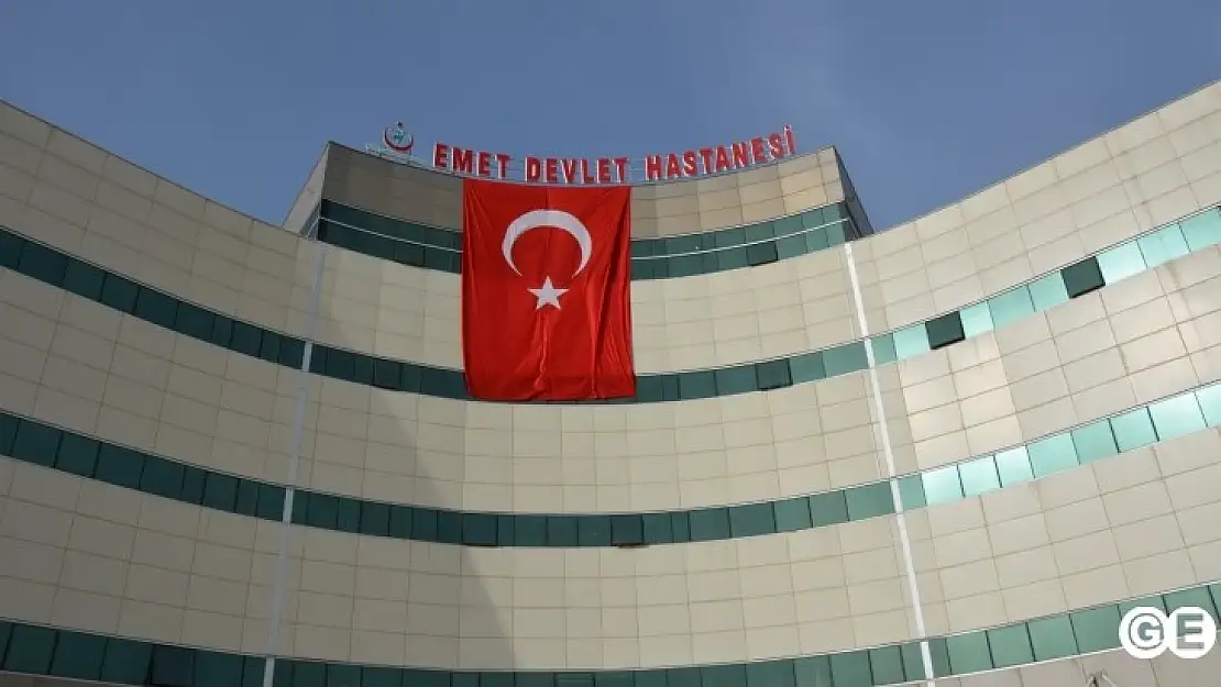 Emet Belediyesinden Sağlık  Ordumuza 101. Yıl da Türk Bayrağı Hediyesi