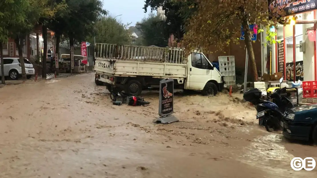 Emet'i Basan Sel Alt Yapı Çalışmalarını Yıpratıyor