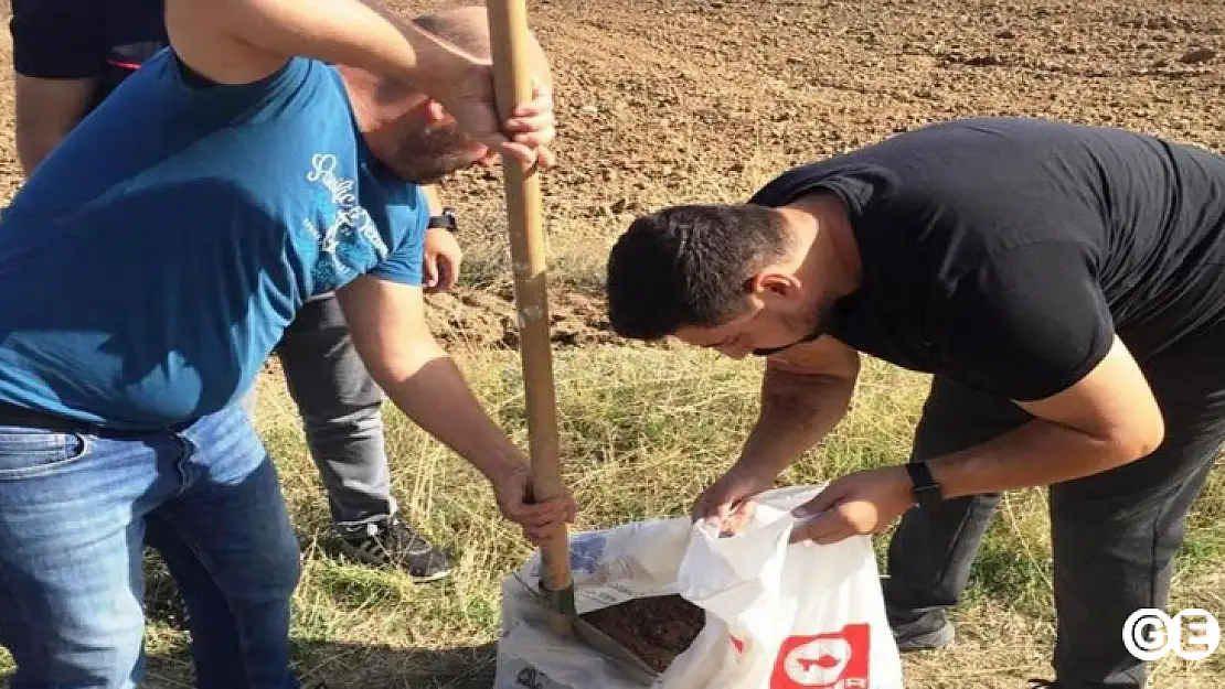 Emet'in tarım arazilerinde toprak analizleri yapılıyor