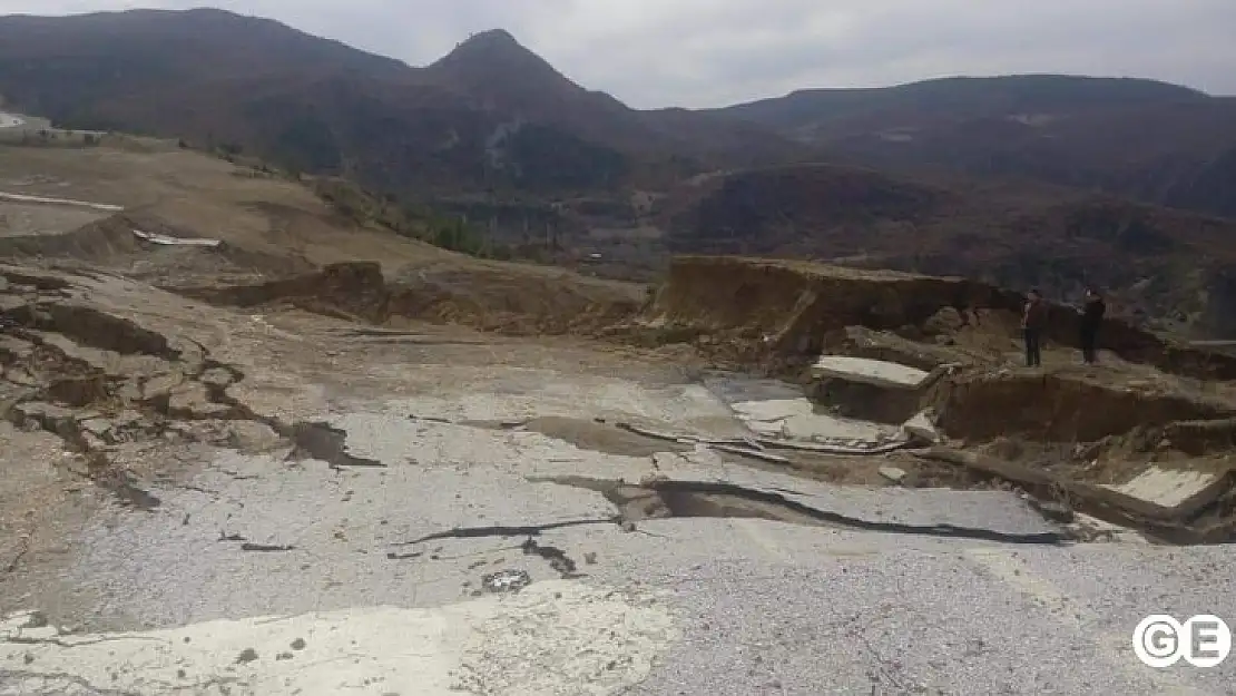 Emet Tavşanlı Yolunda Yeni Yola Yakın Noktada Yeni Bir Heyelan