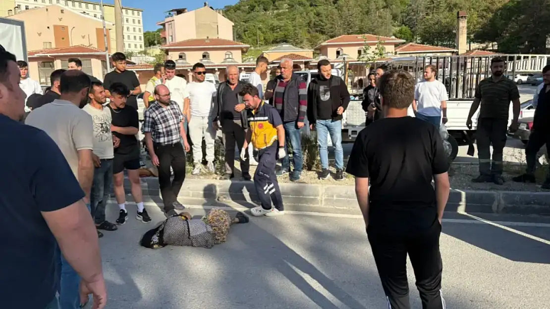 Emet'te Motosikletli Sürücü Yayaya Çarpıp Kaçtı