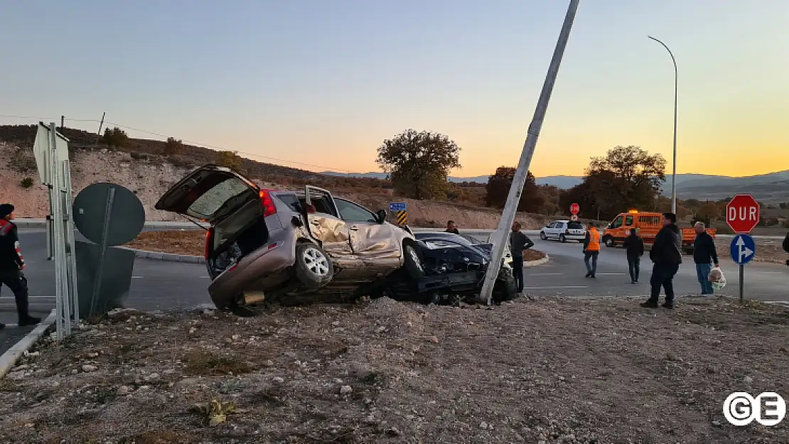 Emet'te Trafik Kazası 1 Ölü 4 Yaralı