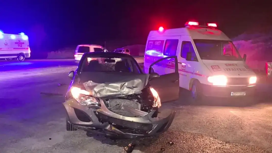 Emet'te Trafik Kazası: 3 Kişi Yaralandı