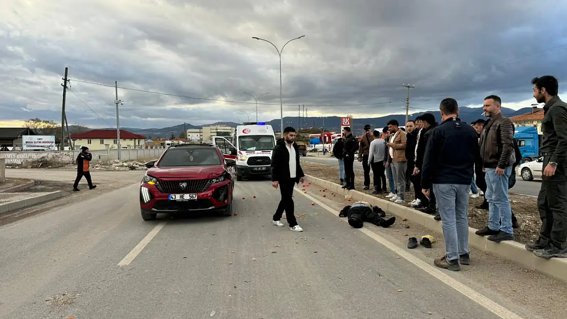 Emet'te Yolun Karşısına Geçerken Araç Çarptı