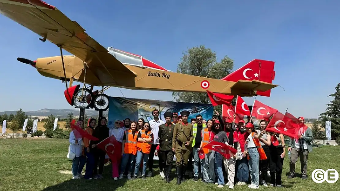 Emetli gençler Dumlupınar Şehitliği'nde