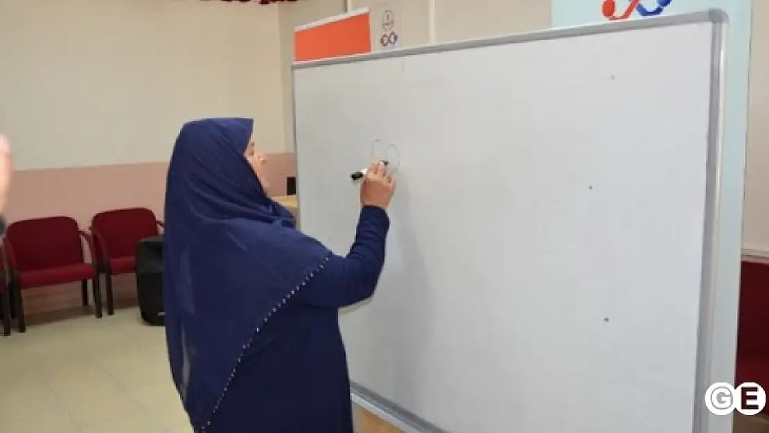 Emet'te Okuma Yazma Bilmeyen  Oranı %1.8 Olarak Açıklandı