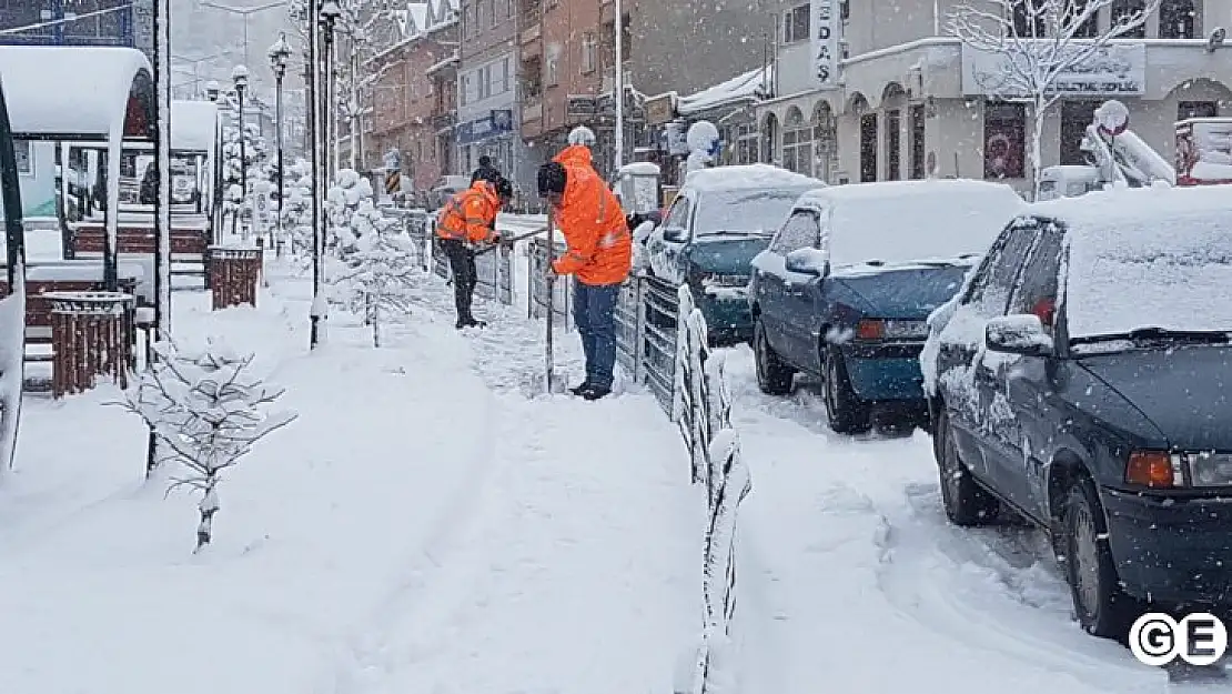 Emet'te Yoğun Kar Yağışı Tüm Ekipleri Alarma Geçirdi