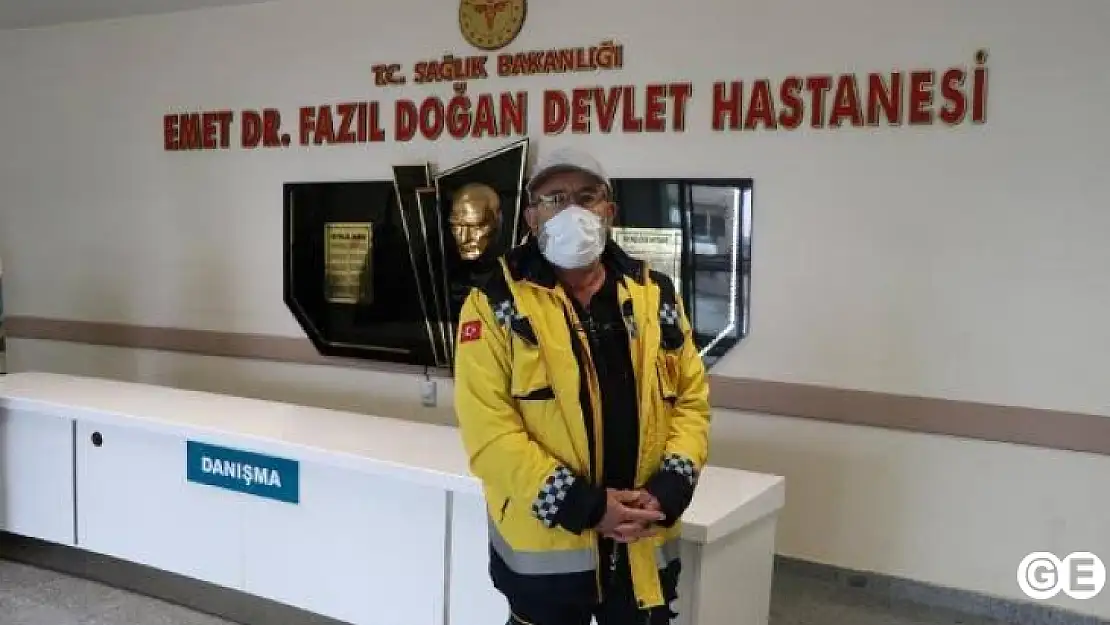 Eşi ve babasını koronavirüsten kaybeden ambulans şoföründen 'dikkat' uyarısı