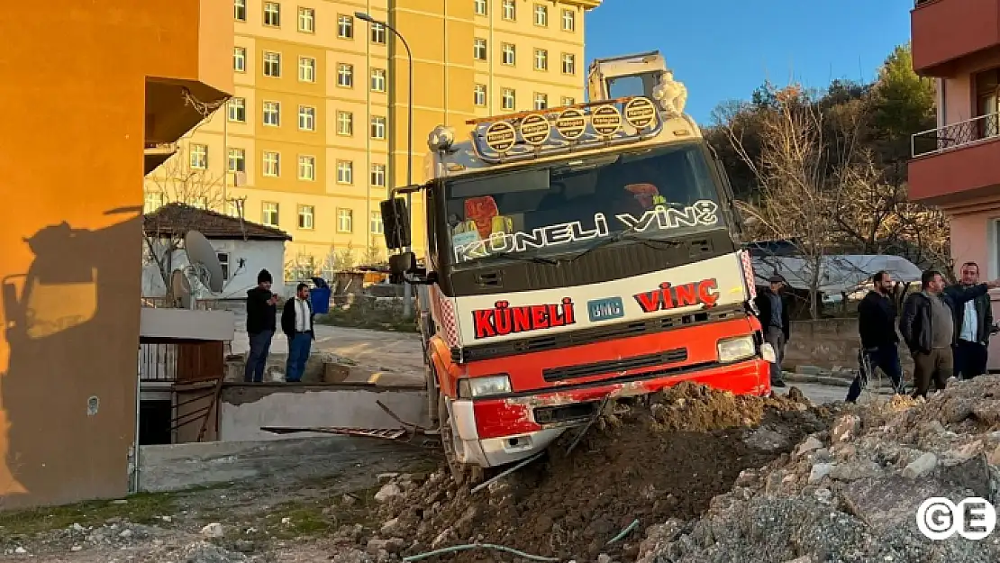 Freni boşalan vinç korku dolu anlar yaşattı