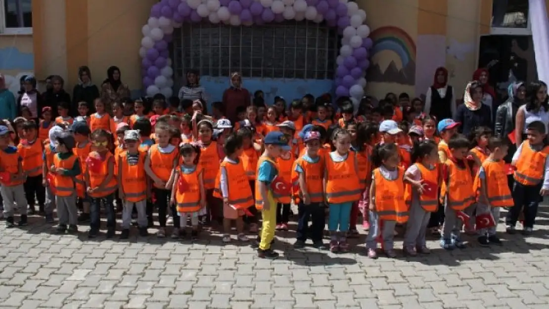 MİNİKLERİN BOYLARINDAN  BÜYÜK MARİFETLERİ