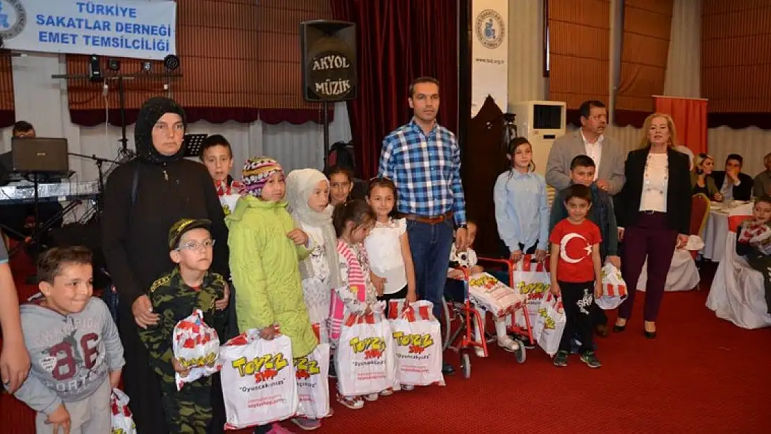 EMET KAYMAKAMLIĞINDAN ENGELSİZ BİR GALA  GECESİ