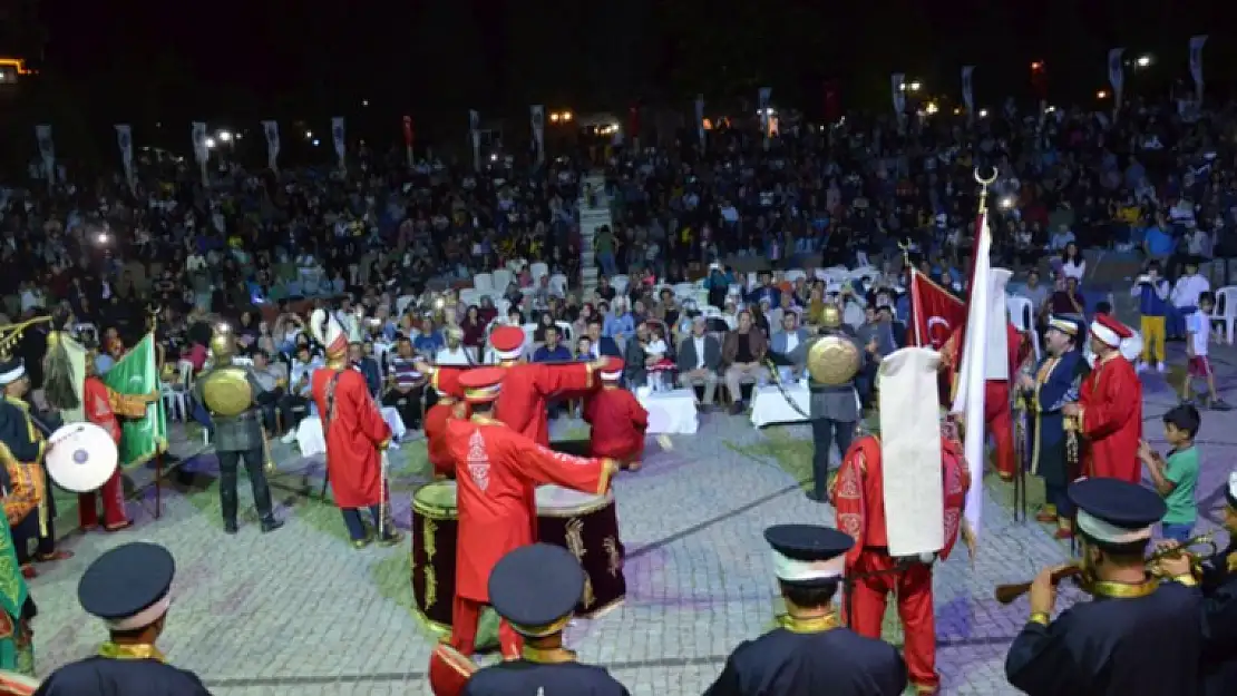 MEHTERANDAN EMET'TE GÖVDE GÖSTERİSİ