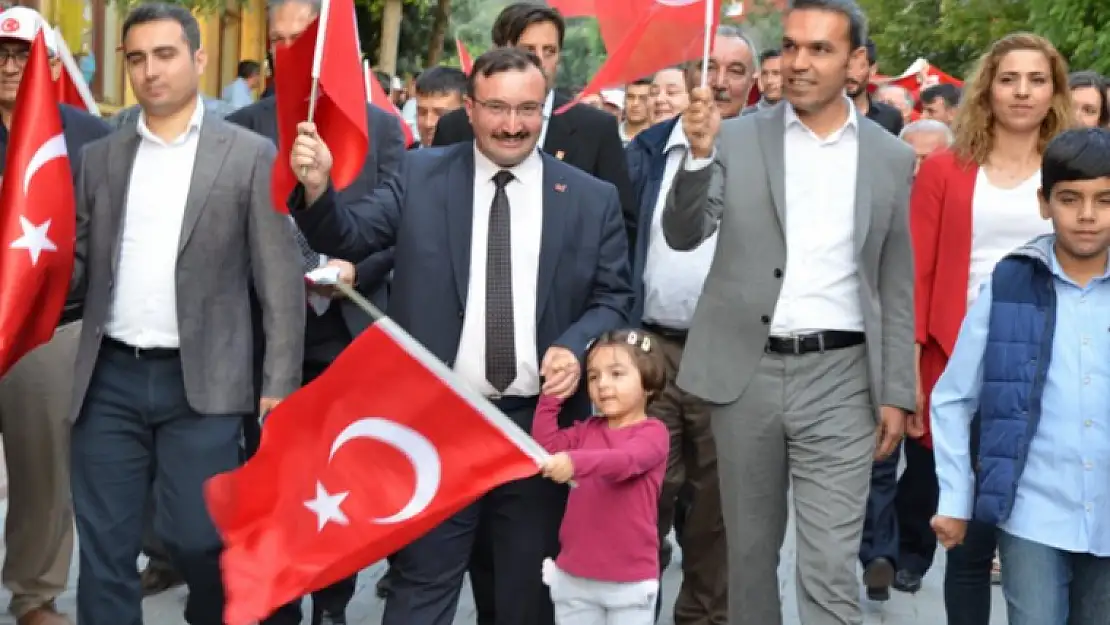 15 TEMMUZ MİLLİ BİRLİK YÜRÜYÜŞÜ İLE MEYDANLARA İNİLDİ