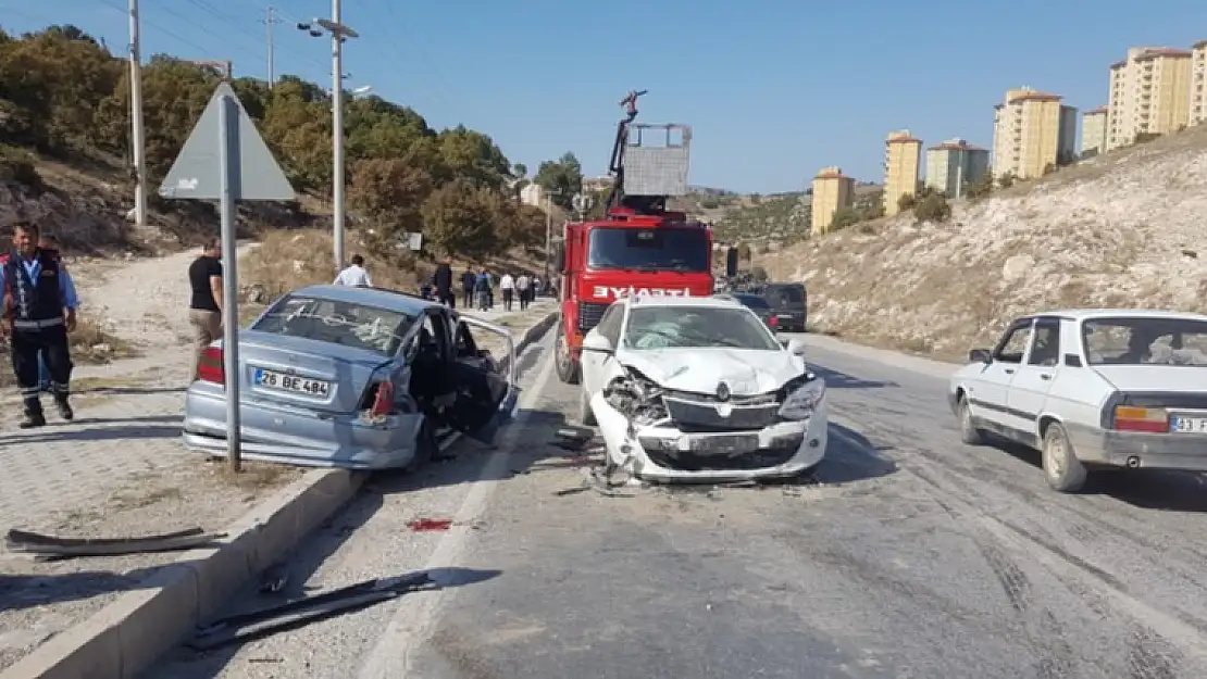 EMET İLÇESİNDE KAZA 1'İ AĞIR 5 YARALI