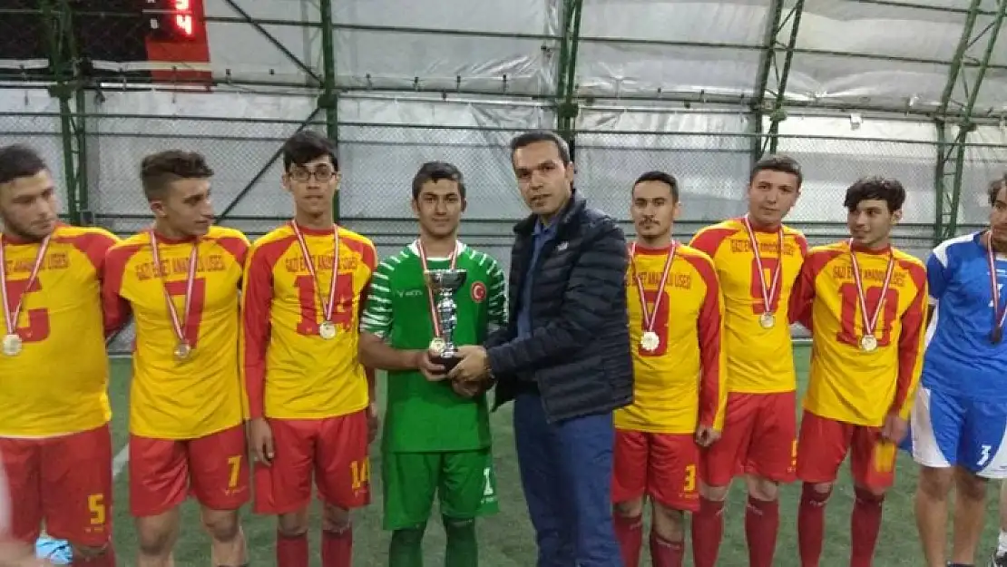 CEVİZDERE KUPASI GAZİEMET ANADOLU LİSESİNİN