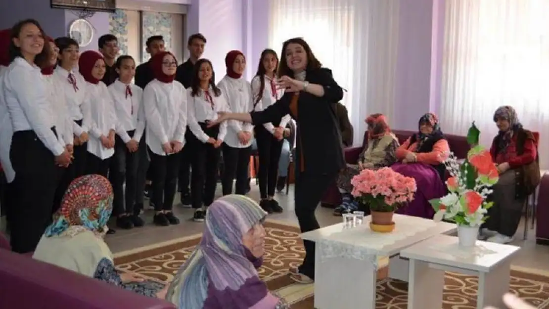GAZİ EMET MÜZİK KOROMUZDAN HUZUREVİNDE MÜZİK ZİYAFETİ