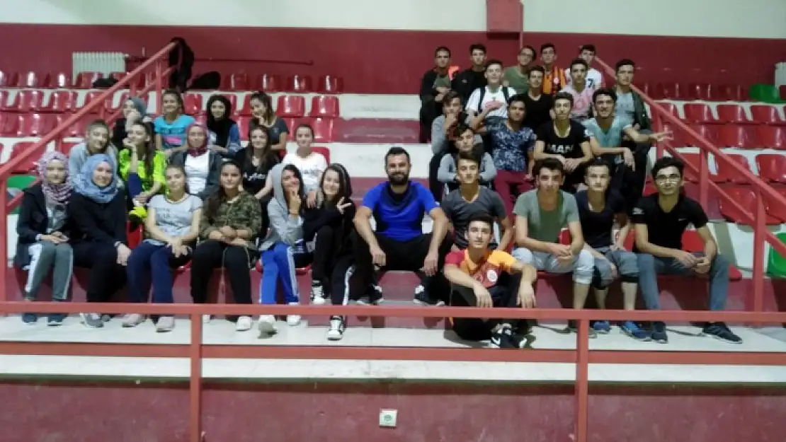 GAZİEMET ANADOLU  LİSESİ SPOR KURSUNA BÜYÜK İLGİ