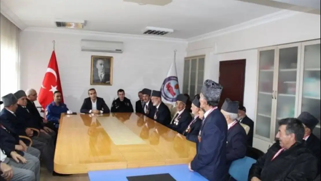 5 İLÇE GAZİLERİNDEN KAYMAKAM ÇİÇEK'E ZİYARET