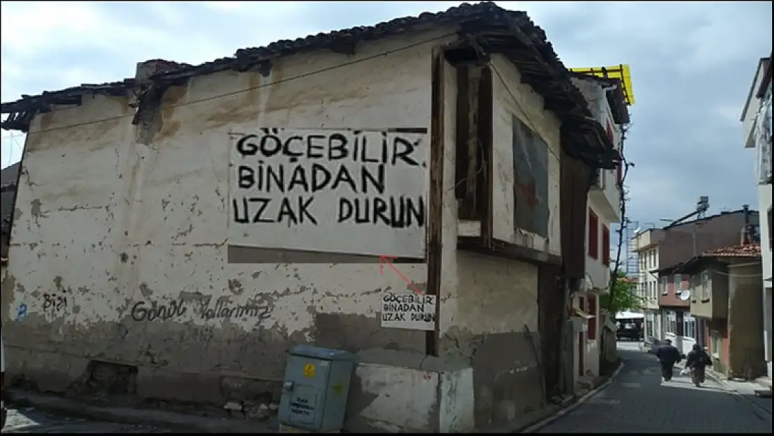 EMET'TEKİ  METRUK BİNALAR YIKIM BEKLİYOR