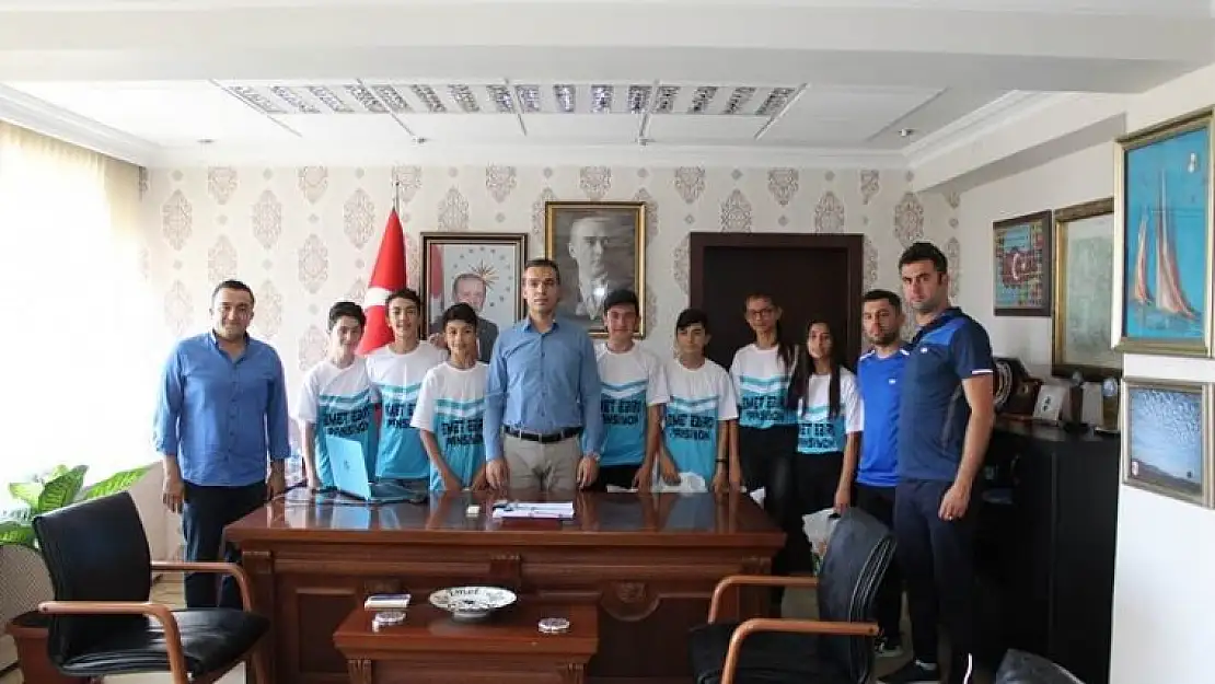 SPOR LİSESİNİ KAZANAN ÖĞRENCİLERE KAYMAKAMDAN ÖDÜL