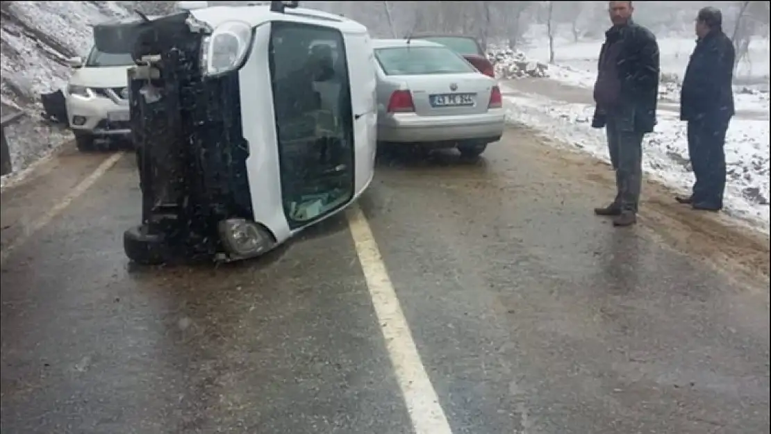 CENAZEYE GELİRKEN KAZA YAPTILAR 2 YARALI