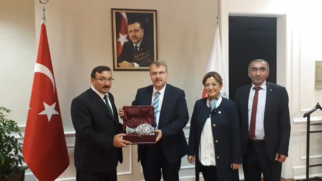 3 İLÇE BAŞKANI BİR OLDU,DOKTOR İSTEDİ