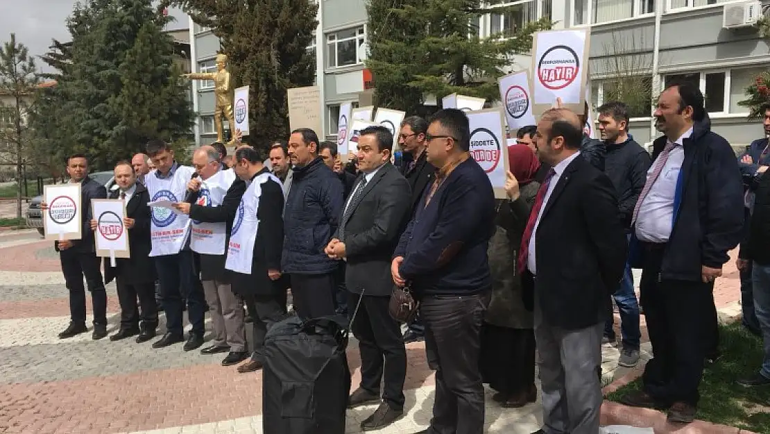 EMET'TE ÖĞRETMENLERDEN ŞİDDET VE PERFORMANSA TEPKİ