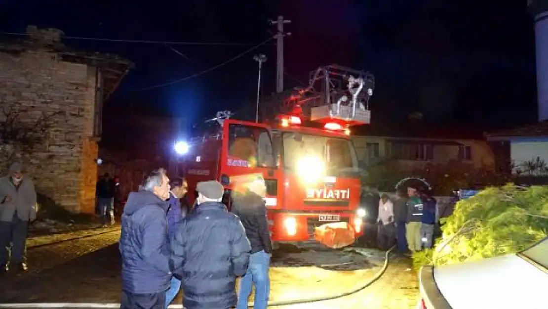 Hisarcık Halifeler Köyünde Cami Yangını