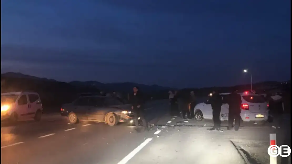 Hisarcık yolunda trafik kazası, 8 kişi yaralandı!