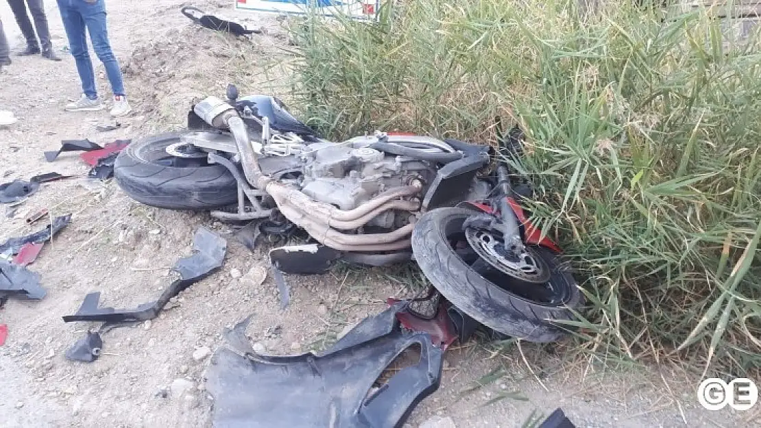 Hisarcıkta Kamyonla Motorsiklet Çarpıştı 1 Ölü