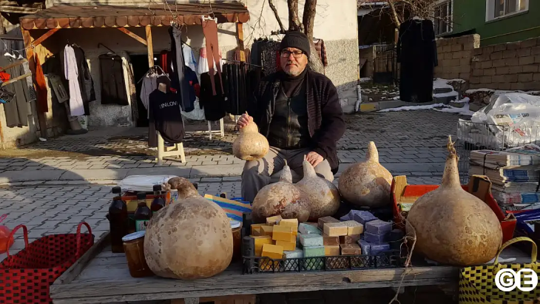 Kendi Ürettiği Su Kabaklarını İlçe Pazarında Satıyor