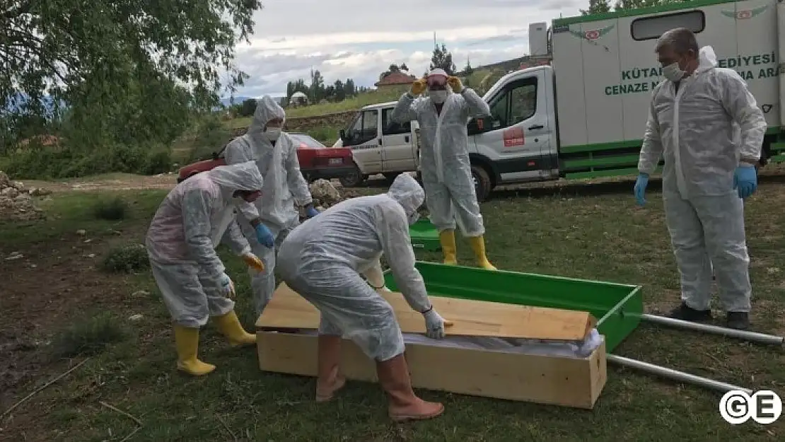 Kırgıl'da Eşi Corona Tedavisi Gören Yaşlı Kadın Vefat Etti