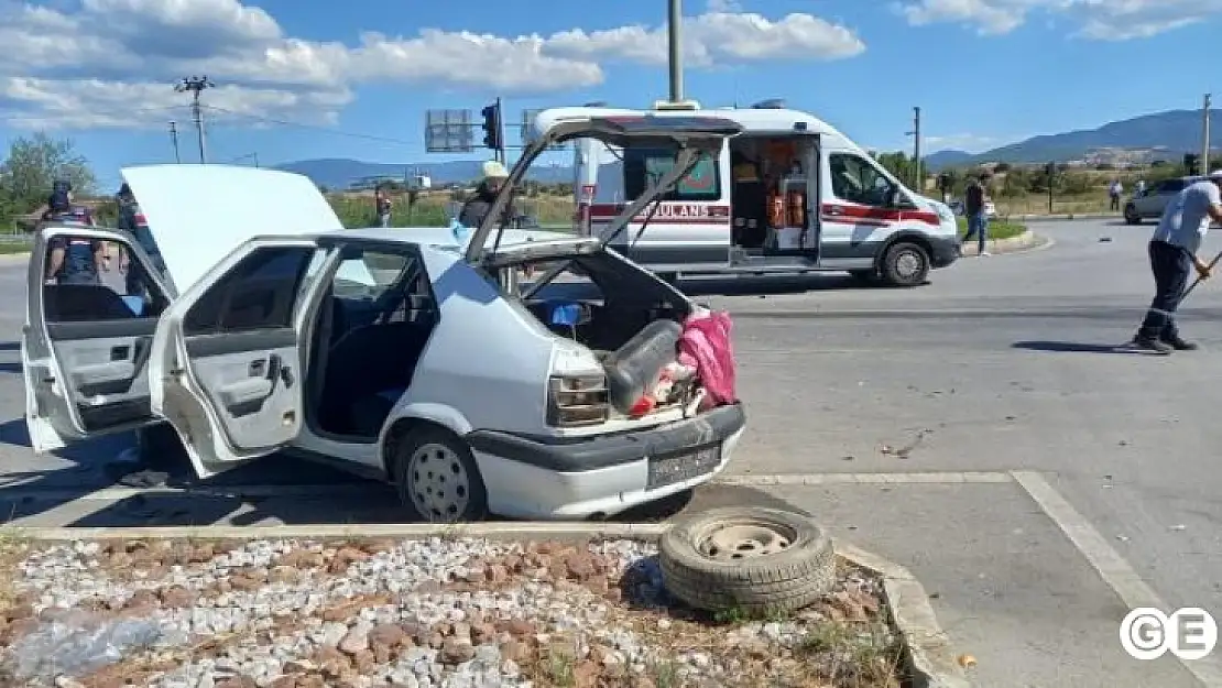 Sivil polis aracı ile otomobil çarpıştı: 2'si polis 5 yaralı