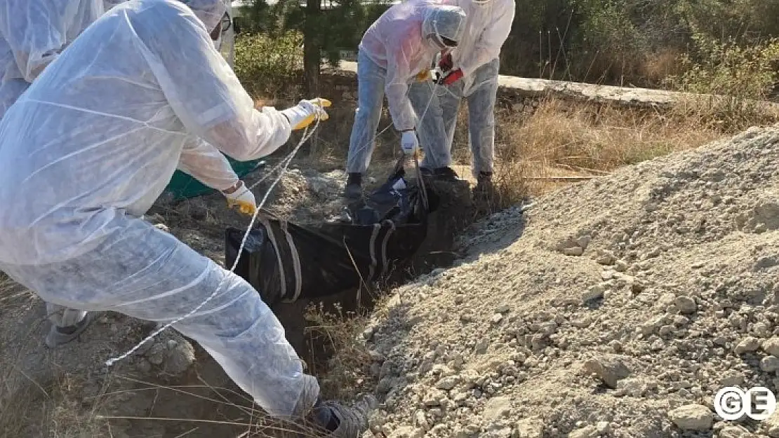 Son 2 Günde Emet İlçesinde Coronadan  Vefat Eden 5 Kişi Tabutlarıyla Defnediliyor